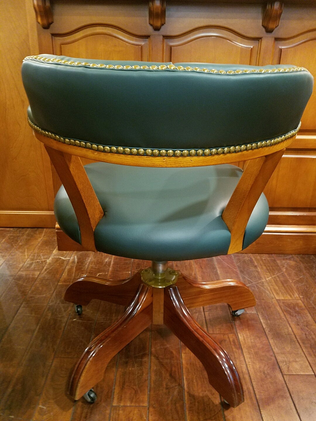 これぞ横浜 洋家具作りのスタートみたい - ダニエルブログ